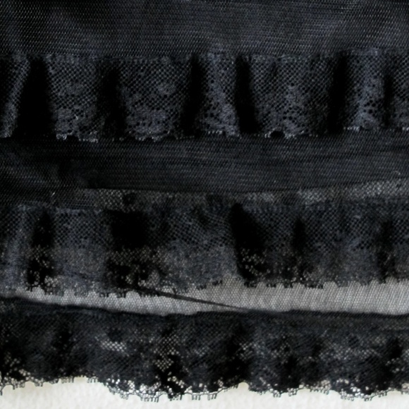Vintage Italian black lace skirt - Picture 2 of 4